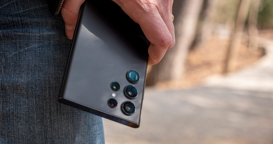 Samsung Galaxy S22 Ultra in 2026 Still a Powerhouse or Time to Move On